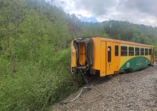 ​ČD u Klínce vyprostily dva vozy po vykolejené vlakové soupravě bez strojvůdce